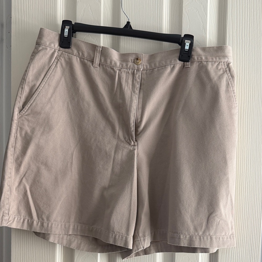Ralph Lauren Women's Bermuda Shorts in Light Taupe